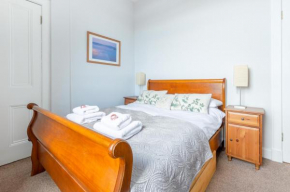 Beautiful City Center 1 Bed Apartment with Park View